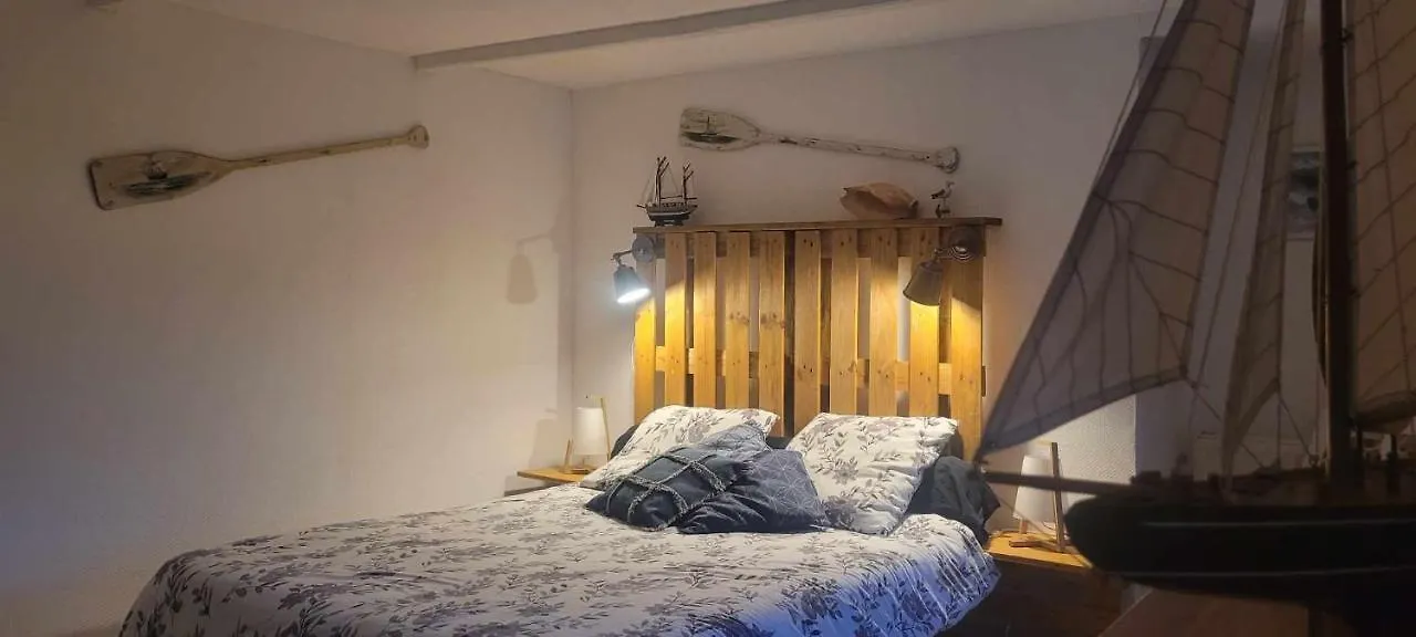 Holiday home Gite Le Mengleuz Plouneour-Menez